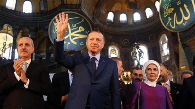قراءة أردوغان للقرآن في"آيا صوفيا" يُثير حفيظة الإعلام اليوناني