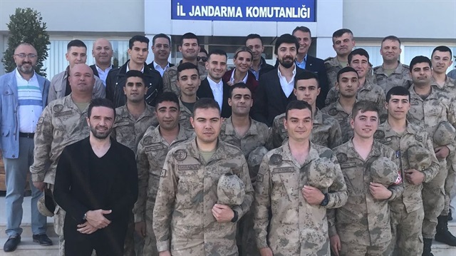 Beşiktaş Başkanı Fikret Orman, futbolcular Tolga Zengin, Necip Uysal, Gökhan Gönül ve Oğuzhan Özyakup ile birlikte Hatay Jandarma Komutanlığı'nda Mehmetçiklerle bir araya gelmişti.