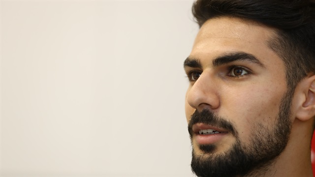 21 yaşındaki Mehmet Zeki Çelik, İstanbulspor'daki performansıyla Avrupa kulüplerinin de dikkatini çekmeyi başardı. 