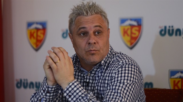 Kayserispor Kulübü, Rumen teknik adam Sumudica ile 2 yıllık yeni sözleşme imzalandığını açıklamıştı.