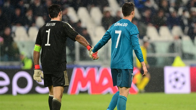 Cristiano Ronaldo, Juventus'la karşılaştığı maçta 2 gol atarken rakip takım tribünleri tarafından ayakta alkışlandı. 