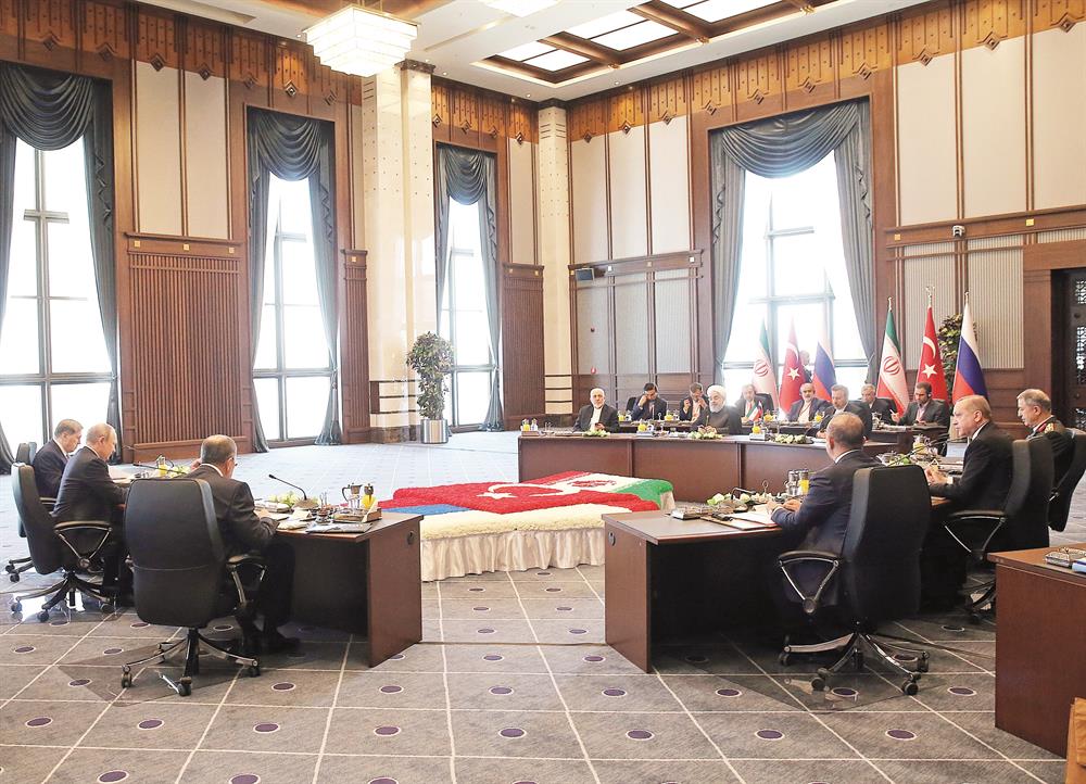  Üçlü görüşmede Cumhurbaşkanı Erdoğan’ın başkanlık yaptığı Türk heyetinde Genelkurmay Başkanı Orgeneral Hulusi Akar’ın yanısıra Dışişleri Bakanı Mevlüt Çavuşoğlu, Enerji ve Tabii Kaynaklar Bakanı Berat Albayrak, Milli Savunma Nurettin Canikli, Cumhurbaşkanlığı Sözcüsü İbrahim Kalın ve MİT Müsteşarı Hakan Fidan da hazır bulundu.