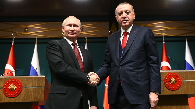 Vladimir Putin (L) and Recep Tayyip Erdoğan (R). 