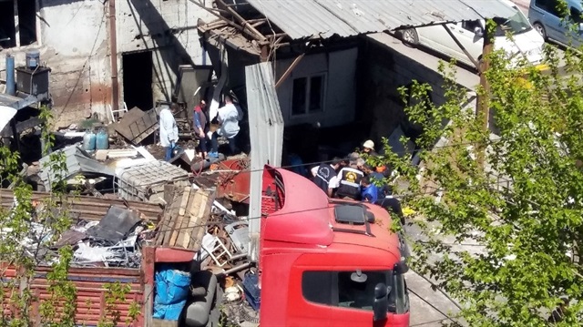 Gaziantep’te tüp patlaması sonucu olay yeri savaş alanına döndü. 
