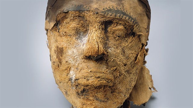 100 yılı aşkın süredir kesik mumya başının vali Cehutynakht'a mı yoksa eşine mi ait olduğu tartışılıyordu. 