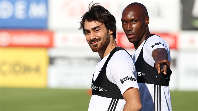 Beşiktaş formasıyla 152 maça çıkan Veli Kavlak, 8 gol atarken 15 de asist kaydetti.

