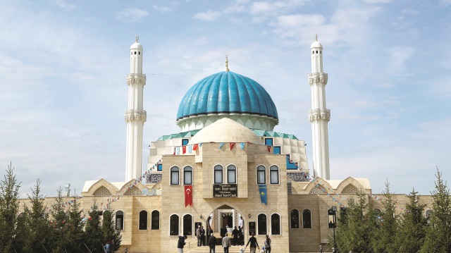 Kazakistan Hoca Ahmet Yesevi Camii Türkiye Diyanet Vakfı tarafından inşa edilerek 2015’te ibadete açıldı.