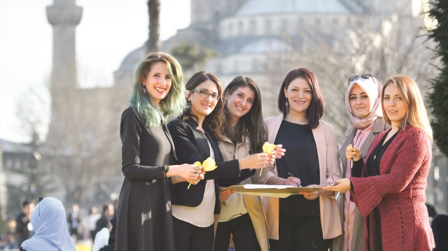 Baharın gelmesi ve Lale Festivali’nin başlamasıyla birlikte bitki ressamları da soluğu doğada aldı.
