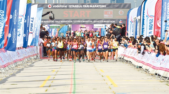 Vodafone İstanbul Yarı Maratonu saat 09.00’da Yenikapı Miting Alanı’nda başladı.
