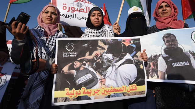 Gazze'deki gazeteciler Murteca'nın şehit edilmesini protesto etmişti.

