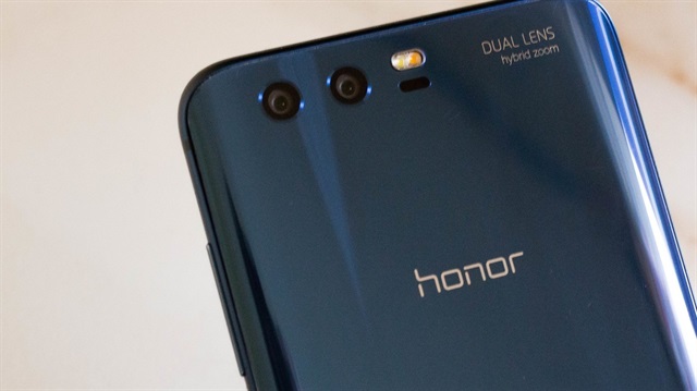 Huawei'nin alt markası olan Honor, Türkiye pazarına giriş yaparken Honor 9 Lite ve Honor 7X modellerini 200 TL indirimli olarak satışa sundu. 