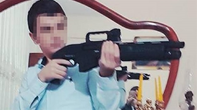 ​طالب ثانوي يقتل صديقه بسلاح رشاش بالخطأ في المنزل