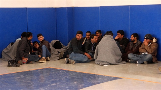 İzmir'de 63 göçmen Avrupa yolunda durduruldu