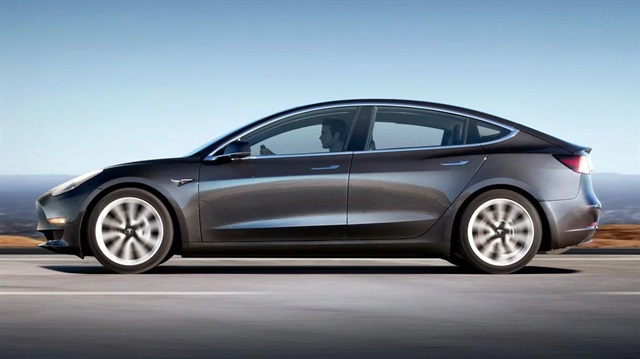 Tesla Model 3'ün çift elektrik motorlu versiyonu geliyor