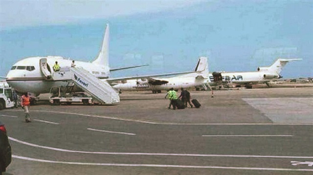 BAE Mogadişu’da suçüstü yakalandı: Somali para dolu valizlere el koydu