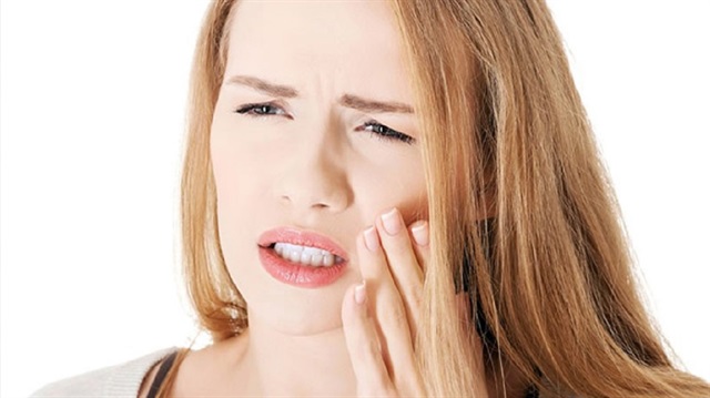 Trigeminal nevralji semptomları genellikle diş kaynaklı ağrılar ile ilişkilendiriliyor. ​