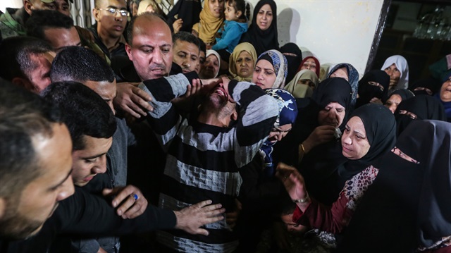 Arşiv: İşgal güçleri, Filistinlilerin barışçıl gösterilerine gerçek mermi ile saldırıyor