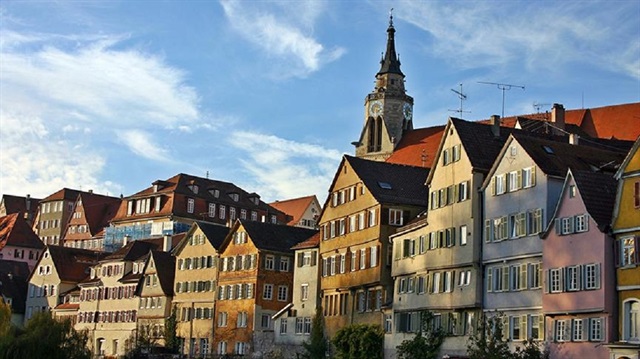 Almanya'da yaklaşık 2 milyon kişi uygun fiyatlı kiralık ev bulamıyor.
