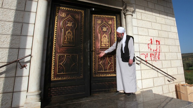 Yahudi işgalciler Şeyh Seade Camisinin kapısını ateşe verdi.