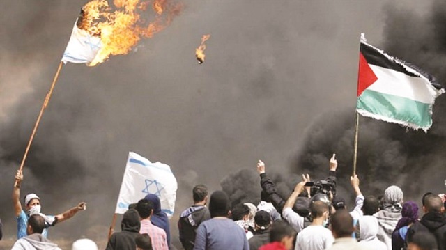Gazze’de İsrail keskin nişancıları Filistinli göstericilere yine ateş açtı. 