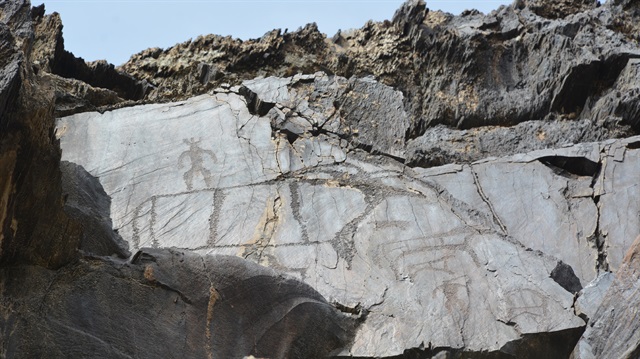 وادي "سارمشساي" يضم 5 آلاف لوحة صخرية تاريخية
