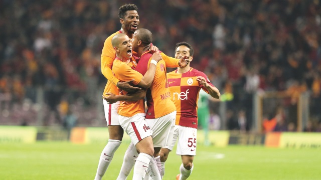 Galatasaray sahasında Medipol Başakşehir’i 2-0 yenerek yeniden liderliğe yükseldi. 