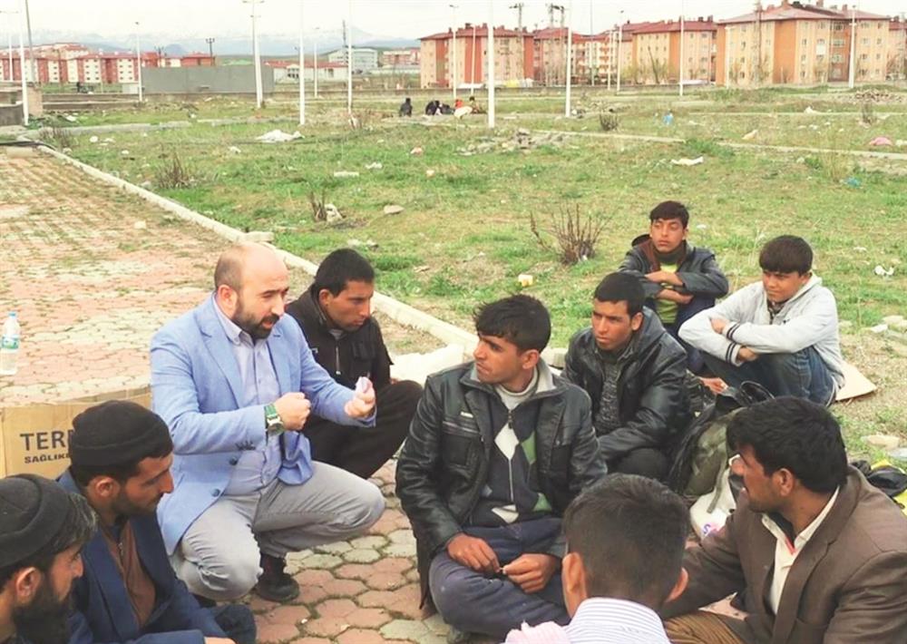 Gerek Jandarma, gerek Emniyet birimleri tek tek göçmen toplamak yerine, kaçakçıları suçüstü yakalama üzerine strateji izliyor.