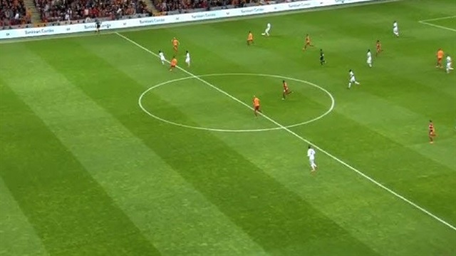 Galatasaray-Akhisarspor maçında sarı kırmızılıların yediği gol teknik heyetin tepkisini çekti. 