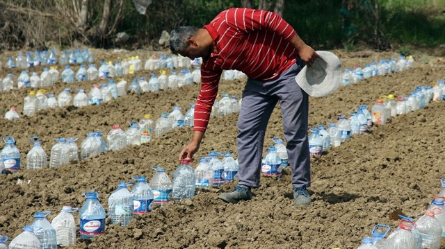 3 bin adet 5 litrelik pet şişeyle sera yapan çiftçi Hacı Ömer Kılıç