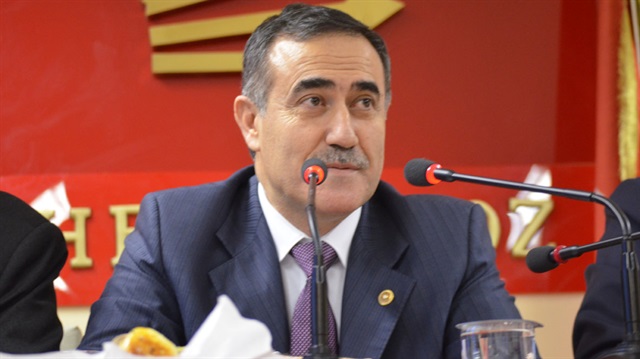 24. ve 25. Dönem CHP İstanbul Milletvekili İhsan Özkes, 2015 yılında partisinden istifa etmişti.