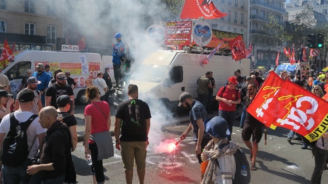 Fransa’da genel grev çağrısı sonrası binlerce kişi sokağa indi