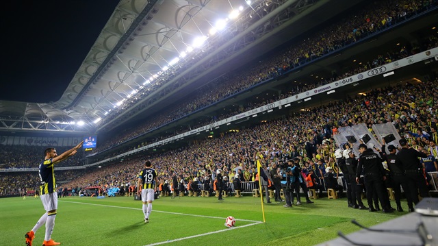 Dün oynanan Fenerbahçe-Beşiktaş derbisi olaylar nedeniyle tamamlanamadı.