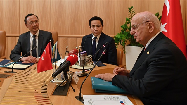 رئيس البرلمان التركي يبحث مع وزير خارجية كازاخستان العلاقات الثنائية