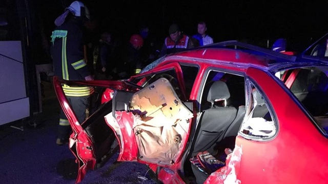 Denizli'nin Acıpayam ilçesinde meydana gelen trafik kazasında 3 kişi hayatını kaybederken 9 kişi de yaralandı. 
