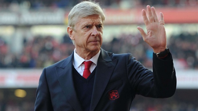 Arsene Wenger 22 yıldır görev yaptığı Arsenal'i sezon sonunda bırakıyor.