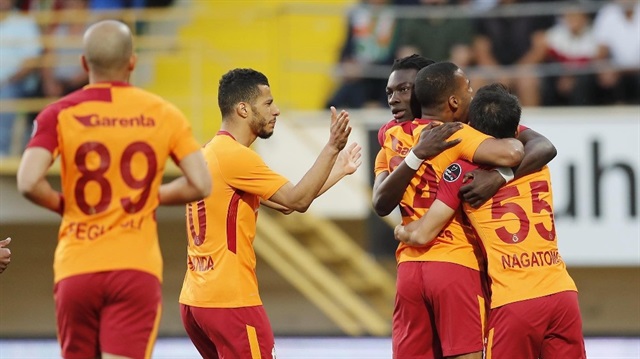Galatasaray'ın maçtaki ilk golünü 4. dakikada Gomis kaydetti.