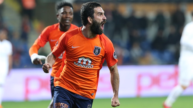 Başakşehir kendi evinde Kayserspor'u 3-1 yenerek maç fazlasıyla liderliğe oturdu. 
