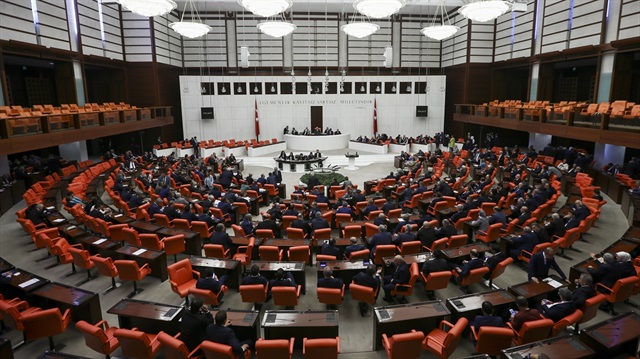 Uyum paketi ile Erdoğan'a Meclis grup başkanlığı yolu açılıyor.