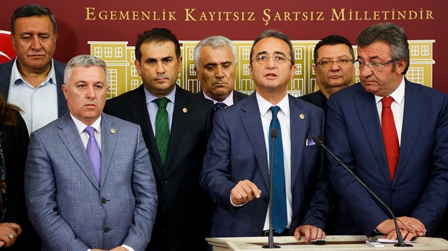 CHP'den 15 vekil istifa ederek İYİ Parti'ye geçti.
