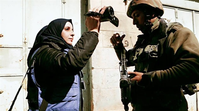 İsrail işgal güçleri Filistinli gazeteciyi gözaltına aldı