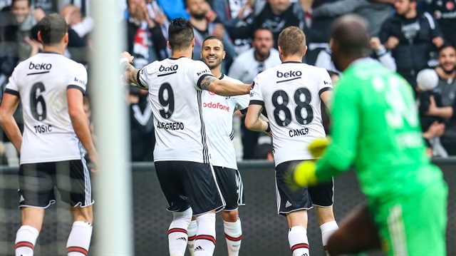 Beşiktaş, Yeni Malatyaspor'u son dakikalarda bulduğu gollerle devirdi.