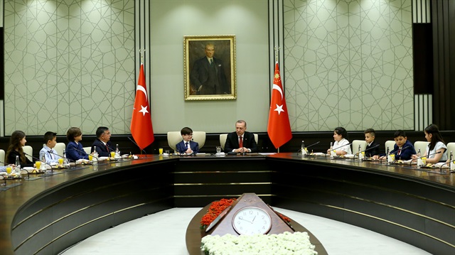 في خطوة رمزية.. أردوغان يتنحى عن منصبه لصالح طفل