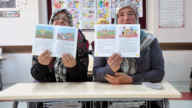 Zonguldak'ta okuma yazma bilmeyen kadınlar hayallerine kavuşuyor