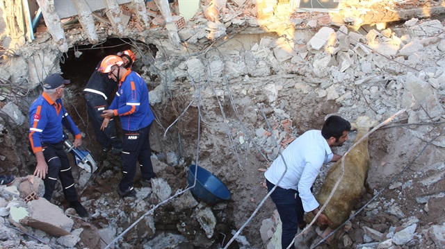 Adıyaman'da yaşanan depremin ardından bölgeye AFAD ekipleri sevk edildi.
