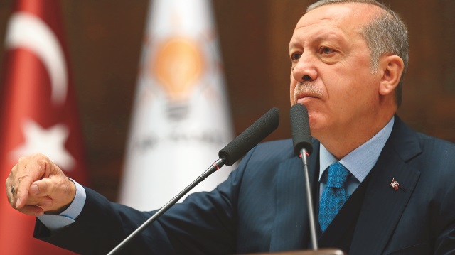 Cumhurbaşkanı Erdoğan, 15 CHP’li vekilin İyi Parti’ye geçmesini, ‘’Şu anda çok garip bir senaryo ortada, piyasada. Bu senaryo nasıl oynanacak göreceğiz’’ sözleriyle değerlendirdi.