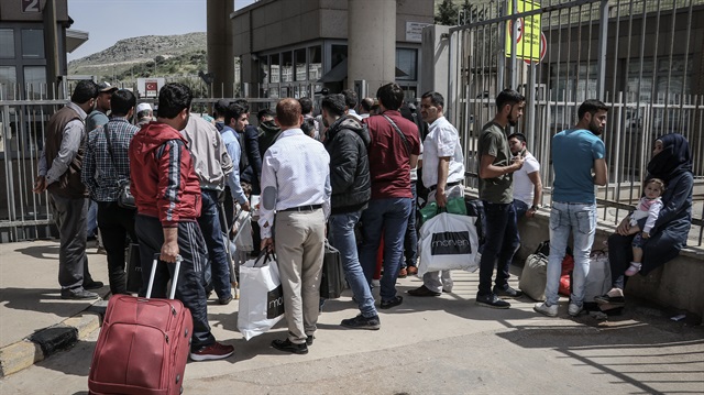 Syrians continue to return safe zones of Syria