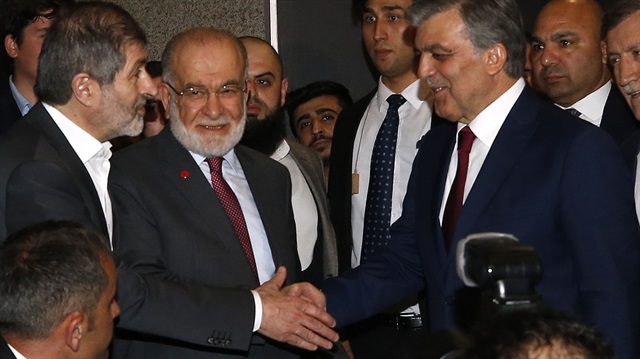 "Prof. Dr. Necmettin Erbakan Ödülleri" töreni SP Lideri Temel Karamolaoğlu ve 11. Cumhurbaşkanı Abdullah Gül. 