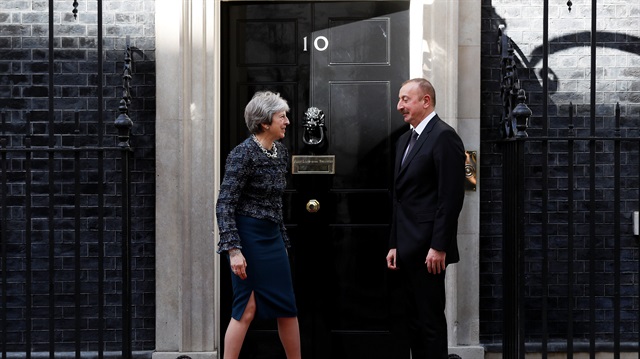 İngiltere Başbakanı May, Azerbaycan Cumhurbaşkanı Aliyev ile '10 Numara'da görüştü.