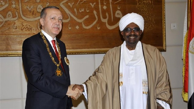 الرئيس التركي مع الرئيس السوداني خلال زيارة للسودان