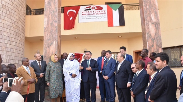 لقاء قديم بين وزير التربية التركي يلماز ونظيرته السودانية آسيا عبد الله في السودان